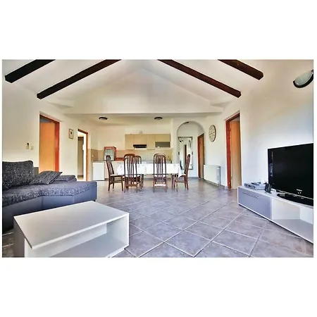 Seven Bedroom Holiday In *